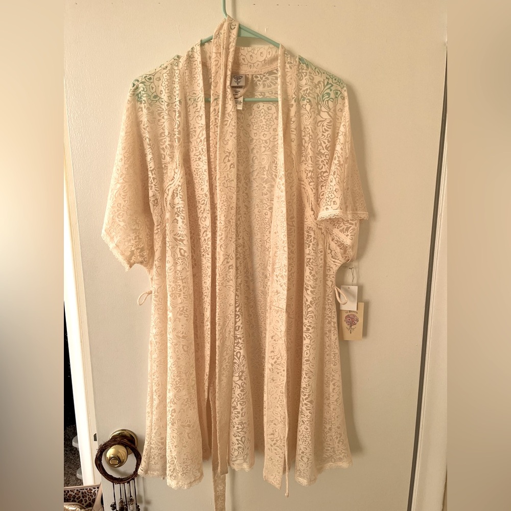 In Bloom by Jonquil beautiful sheer robe. NWT